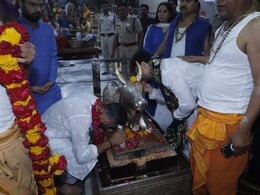 महाकाल के दर्शन करने पहुंचे अक्षय कुमार, टाइगर और डिंपल कपाड़िया, बाबा से की देश की तरक्की की कामना