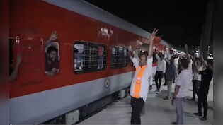 सूरत से चली स्पेशल ट्रेन; बंगाल विधानसभा चुनाव में प्रवासी वोटरों पर BJP का दांव, क्या TMC को देगा चुनौती?