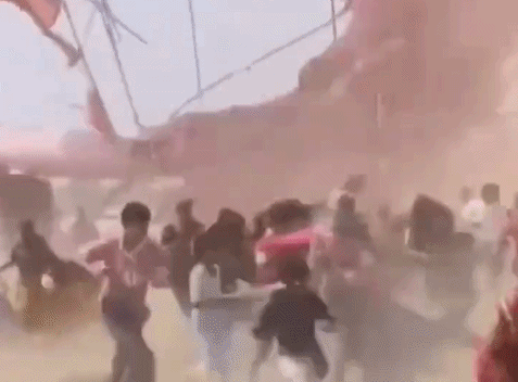 Video: फेरों से पहले जान बचाने के लिए भागे दूल्हा-दुल्हन, बवंडर से उड़ा शादी का पंडाल