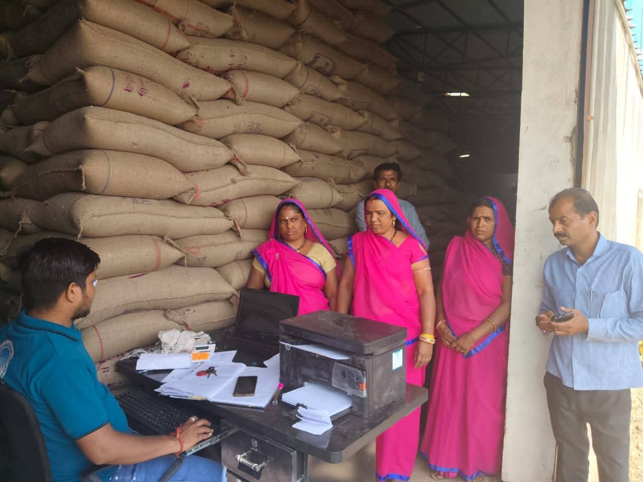 महिलाओं के हाथ में खरीदी की कमान: MSP केंद्रों से उठेगी गांव की तरक्की की नई लहर महिलाओं के हाथ में खरीदी की कमान: MSP केंद्रों से उठेगी गांव की तरक्की की नई लहर