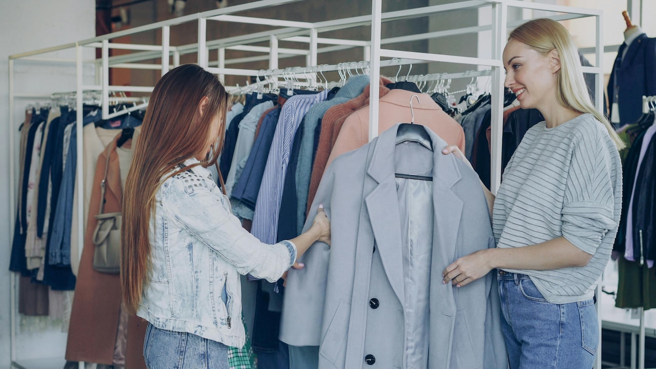 Struggling With What To Wear? Build 10 Easy Outfits From Only 5 Pieces