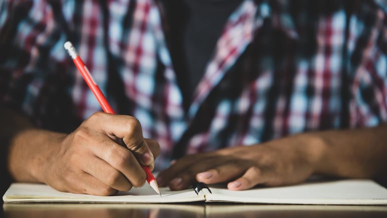 BPSC AEDO परीक्षा में ब्लूटूथ से मिल रहे थे हर सवाल के जवाब, सॉल्वर गैंग ने 20 लाख में की थी डील