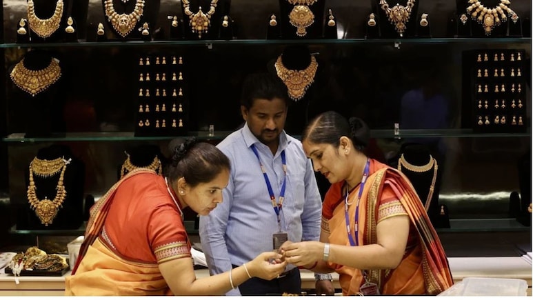 Gold-Silver Price Today: सोने-चांदी की कीमतें हुईं धड़ाम, दिल्ली से मुंबई, देश के शहरों के जान लें ताजा भाव