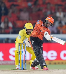 SRH vs CSK LIVE Score, IPL 2026: 4, 4, 4, 6, 6 - Abhishek Sharma Matches Vaibhav Sooryavanshi, Slams Stunning 50