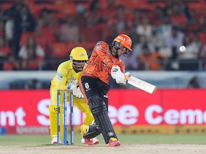 IPL 2026 LIVE: 4, 4, 4, 6, 6 - Abhishek Matches Sooryavanshi, Slams Stunning 50