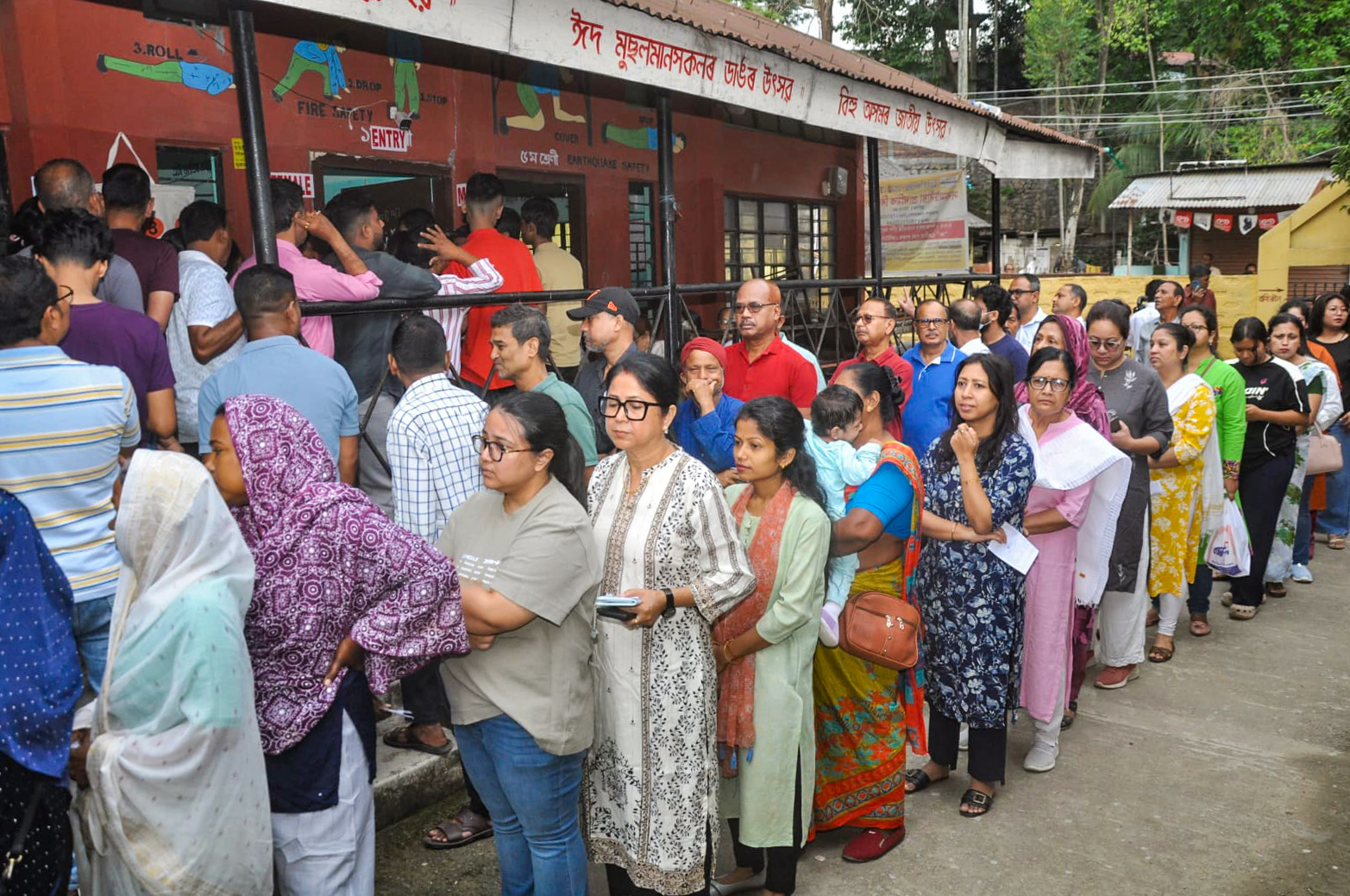 Election 2026 LIVE Voting : 7 बजे तक असम में 85.2% तो केरलम में 77.7% मतदान, पुडुचेरी में सारे रिकॉर्ड टूटे