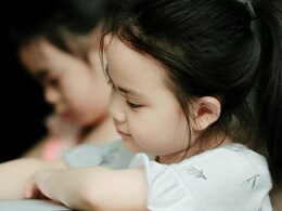 बच्&zwj;चे की हैंडराइटिंग सुधारने के टिप्&zwj;स, मोतियों सी हो जाएगी राइटिंग