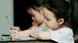 बच्&zwj;चे की हैंडराइटिंग सुधारने के टिप्&zwj;स, मोतियों सी हो जाएगी राइटिंग