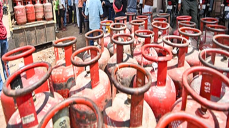 असम में LPG वितरण में धांधली पर सरकार का एक्शन, गैस एजेंसियों पर गिरी गाज, लाइसेंस किए रद्द