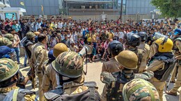 नोएडा हिंसा मामले में 'बाहरी' भीड़ का खुलासा, 66 आरोपियों में 45 मजदूर नहीं
