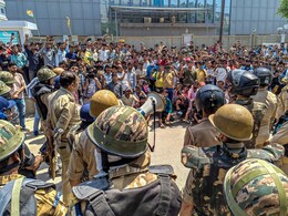 नोएडा हिंसा मामले में 'बाहरी' भीड़ का खुलासा, 66 आरोपियों में 45 मजदूर नहीं