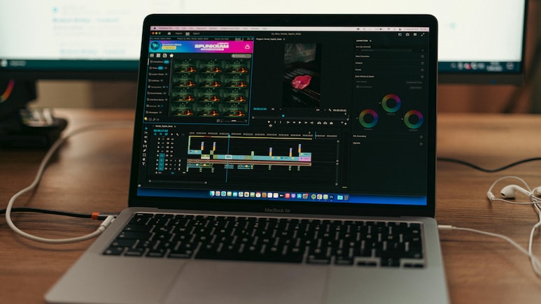 ओवरहीटिंग से मिलेगी राहत, घर, ऑफिस और स्टडी के लिए बेस्ट कूलिंग अफोर्डेबल Laptop, कीमत देख हो जाएंगे हैरान