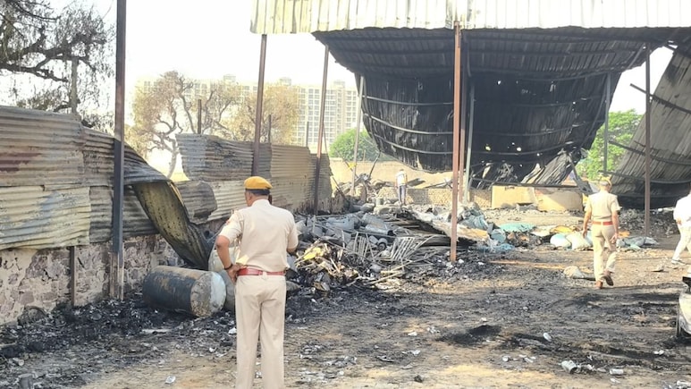 Neemrana Fire Accident: नीमराना के कबाड़ गोदाम में जिंदा जली 4 जिंदगिया, खाना देने गई 7 साल की आरुषि की भी आग ने ली जान