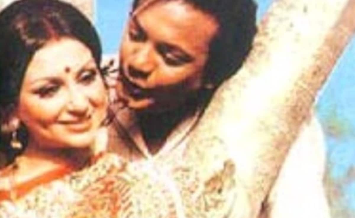 शर्मिला टैगोर की वो फिल्म, जिसकी जंगल में हुई शूटिंग, एक्टर की पिछली फिल्म थी फ्लॉप, डायरेक्टर को था डर!