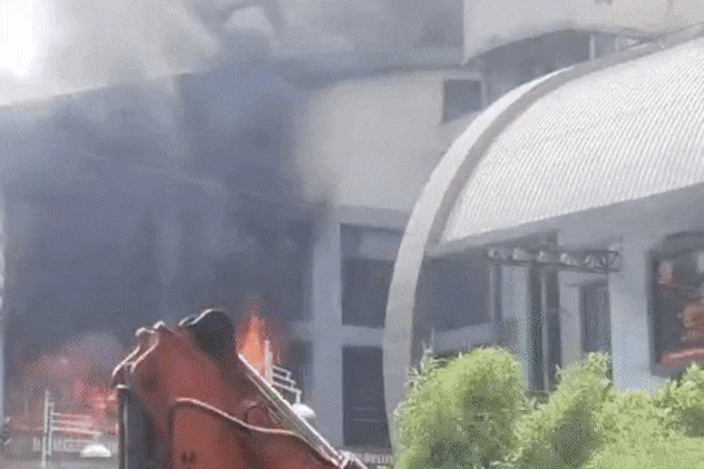 कोटा के स&zwj;िटी मॉल में लगी भीषण आग, पहुंची फायर ब्रिगेड की गाड़&zwj;ियां