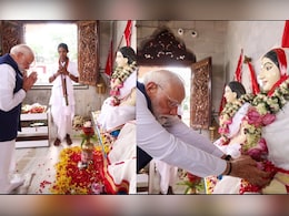 बंगाल में चुनाव प्रचार के बीच मतुआ ठाकुर मंदिर पहुंचे PM मोदी, तस्वीरें शेयर कर कही ये बात