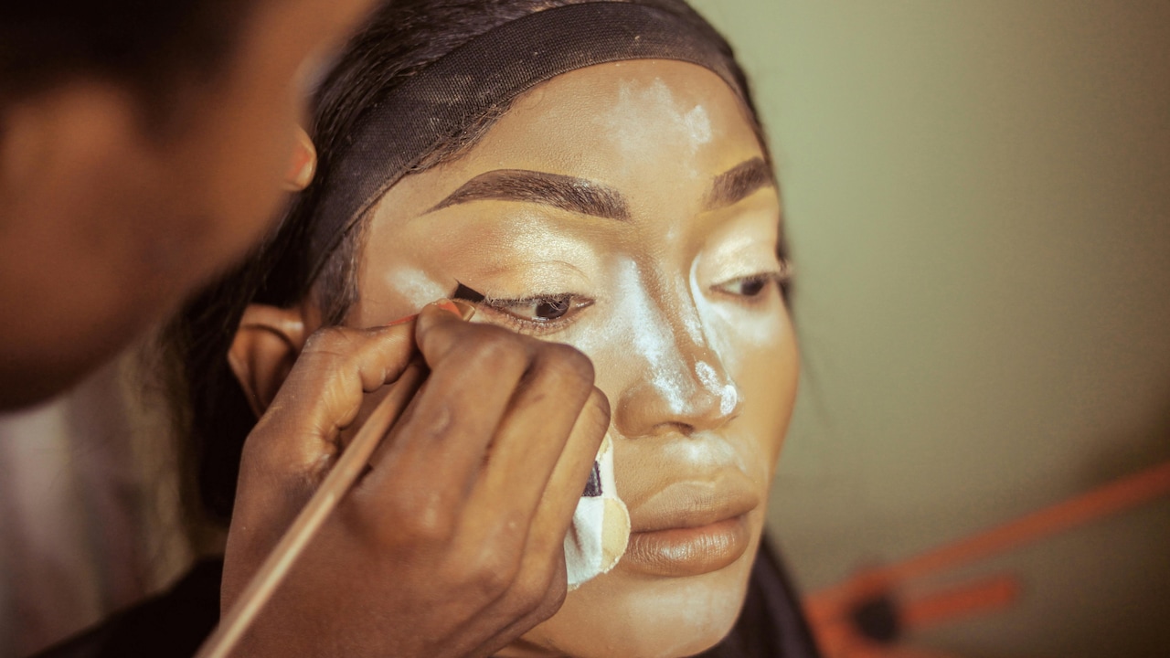 While your foundation turns darker a few hours after application and how to prevent it