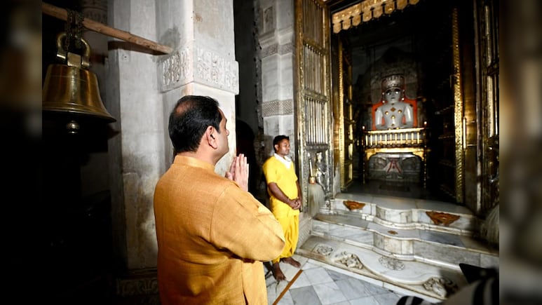 गौतम अदाणी ने अक्षय तृतीया पर तरंगा जैन मंदिर में की पूजा, पत्नी प्रीति अदाणी भी थी साथ