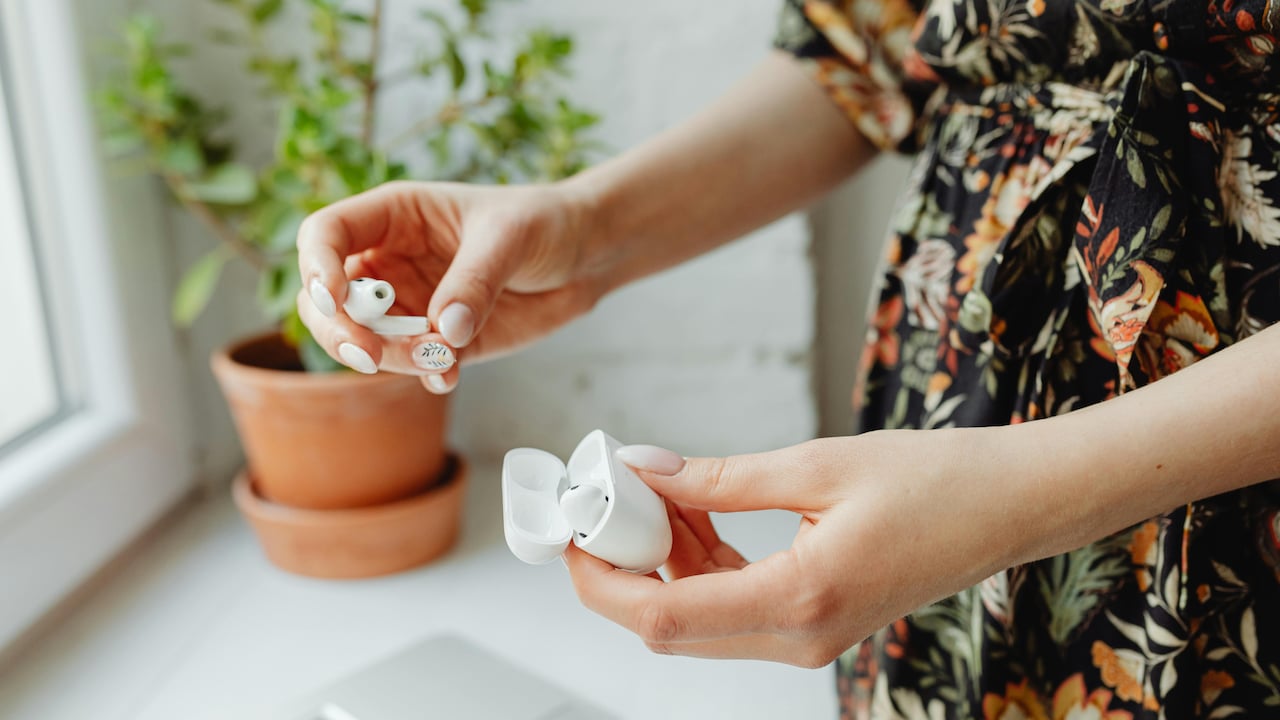 5 Bluetooth Earbuds That Stay Secure While Moving