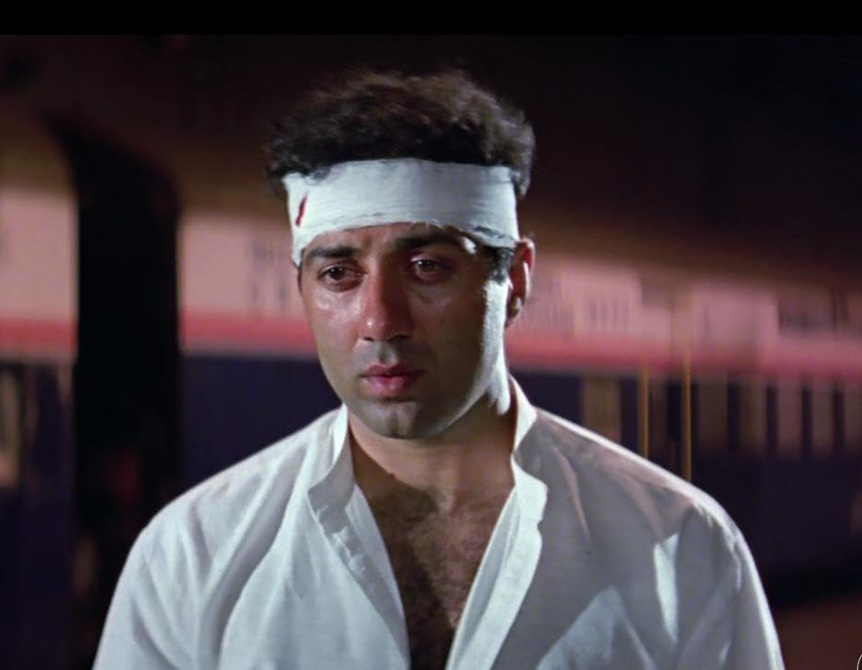 33 साल पहले 24 दिसंबर के दिन जब बॉक्स ऑफिस पर विलेन के सामने कमजोर पड़ गए थे सनी देओल, गु्स्से में फाड़ डाली थी जीन्स