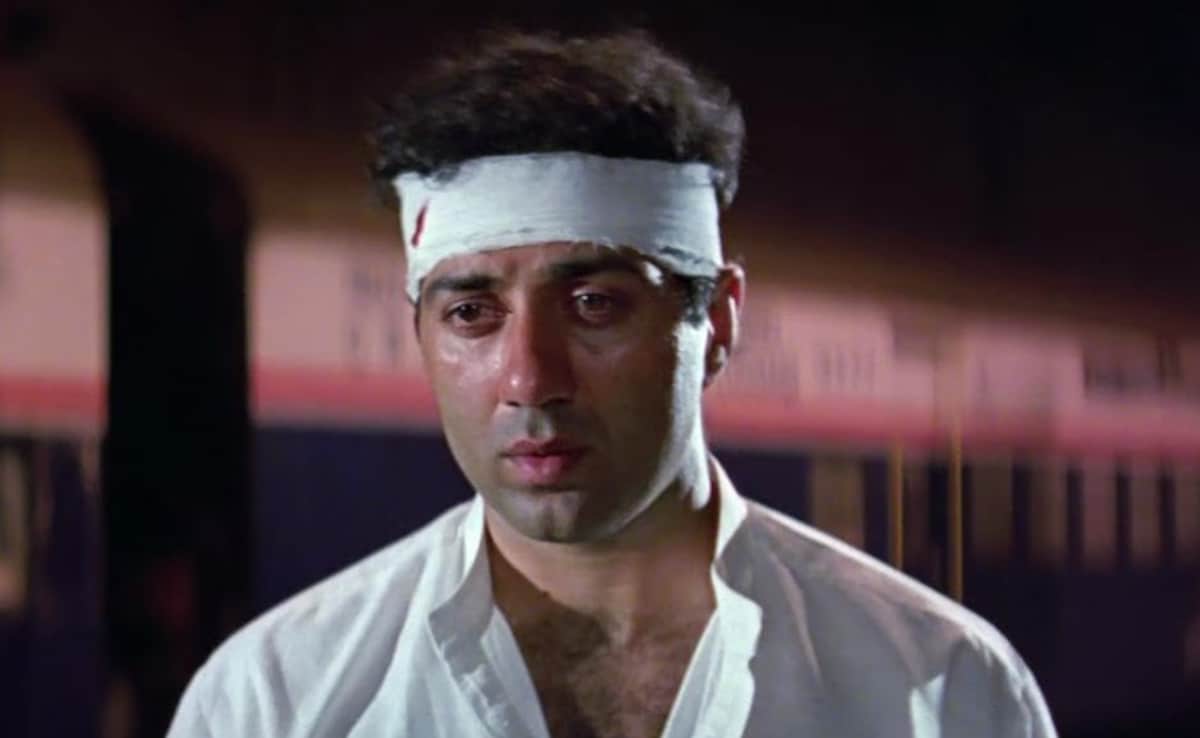 33 साल पहले 24 दिसंबर के दिन जब बॉक्स ऑफिस पर विलेन के सामने कमजोर पड़ गए थे सनी देओल, गु्स्से में फाड़ डाली थी जीन्स