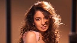 Jasmine Sandlas Survived On Food Stamps In US, Lost Father Before Fame Found Her