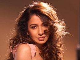Jasmine Sandlas Survived On Food Stamps In US, Lost Father Before Fame Found Her