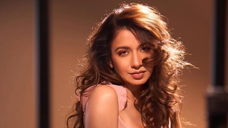 <i>Dhurandhar</i> Singer Jasmine Sandlas Opens Up About Alcoholism: "I Drank More Than I Should Have"