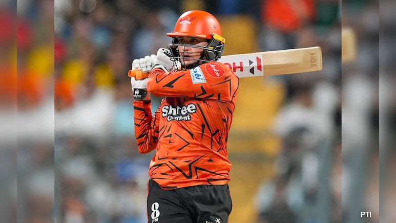 SRH vs PBKS: अभिषेक शर्मा ने रचा इतिहास, 'सिक्सर किंग' अंदाज में टी20 में अनोखा 'तिहरा शतक' लगाकर मचाई हलचल