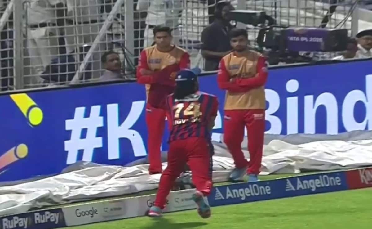 KKR Batters Dismissal Sparks Row In IPL 2026. Ex-RCB Star Says "Looked Like A Six"