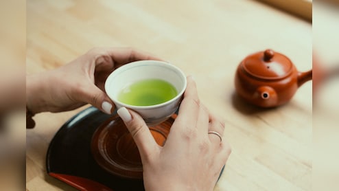 Weight Loss Tips: एक ही तरह की ग्रीन टी पीकर बोर हो गए हैं? ट्राई करें ये 6 आसान रेसिपी, तेजी से घटेगा वजन