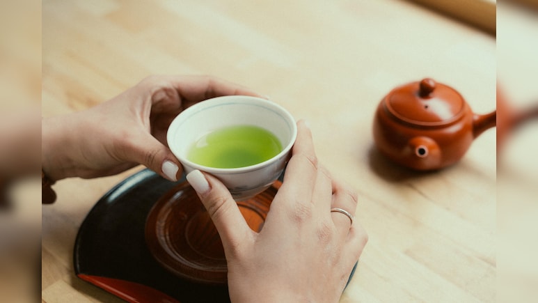 Weight Loss Tips: एक ही तरह की ग्रीन टी पीकर बोर हो गए हैं? ट्राई करें ये 6 आसान रेसिपी, तेजी से घटेगा वजन