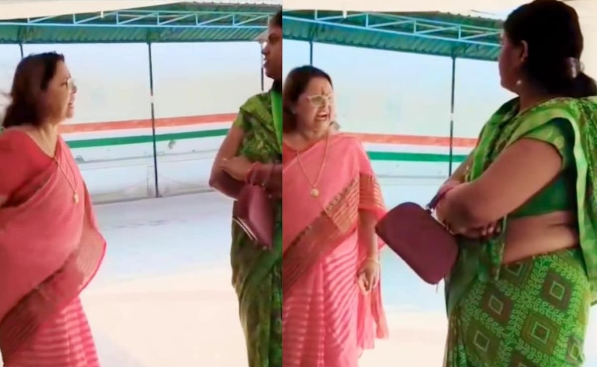 हरदोई में किताबें बाहर से खरीदने पर भड़की स्कूल प्रिंसिपल, महिला अभिभावक से की बदसलूकी; वायरल हुआ VIDEO