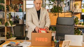 आंख खुलते ही दिखा लास्&zwj;ट वर्किंग डे का मेल, Oracle जैसी कंपनियों से क्यों जा रही हजारों लोगों की नौकरी?