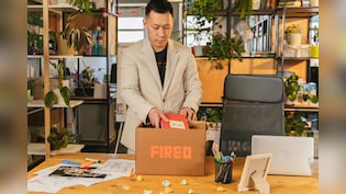 सुबह आया मेल और कंपनी ने लिखा- आपका लास्&zwj;ट वर्किंग डे, Oracle जैसी कंपनियों से क्यों जा रही हजारों की नौकरी?