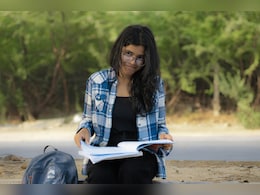 NEET UG 2026: देने वाले हैं नीट एग्&zwj;जाम,  NTA ने बताया- इस&zwj; दिन जारी होगा Admit Card, हो जाएं तैयार