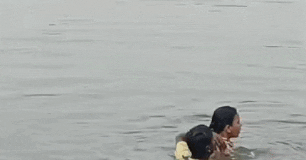 आगरा: यमुना नदी में लगा दी दिव्यांग लड़की ने छलांग, युवक की बहादुरी से बची जान, VIDEO वायरल