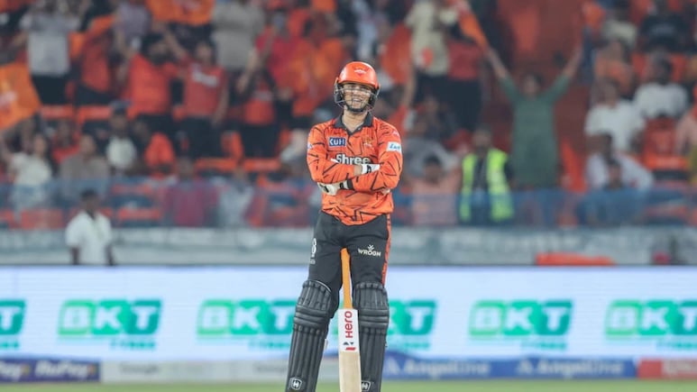 Abhishek Sharma: अभिषेक शर्मा के तूफानी शतक को देख गदगद हुए गुरु युवराज सिंह, कर दिया बड़ा ऐलान