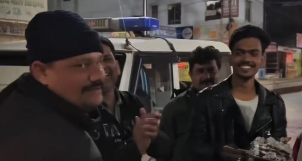 अमरावती स्कैंडल: आरोपी अयान का धूमधाम से मना बर्थडे, केक खिलाकर फंस गए पुलिसवाले, तीन सस्पेंड