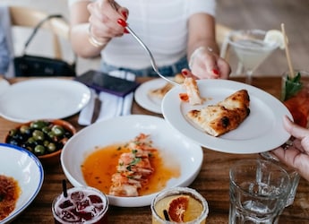 Allergic To Soy, Nuts, Or Shellfish? 7 Things To Keep In Mind While Dining Out