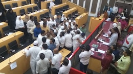 Malegaon News : मालेगाव पालिकेत नगरसेवकांचा 'राडा'! एमआयएम आणि इस्लाम पक्ष आमनेसामने, सभागृहात हाणामारी