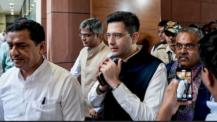 दलबदल की राजनीति: जब नेताओं ने बदली वफादारी और हिल गई सरकारें