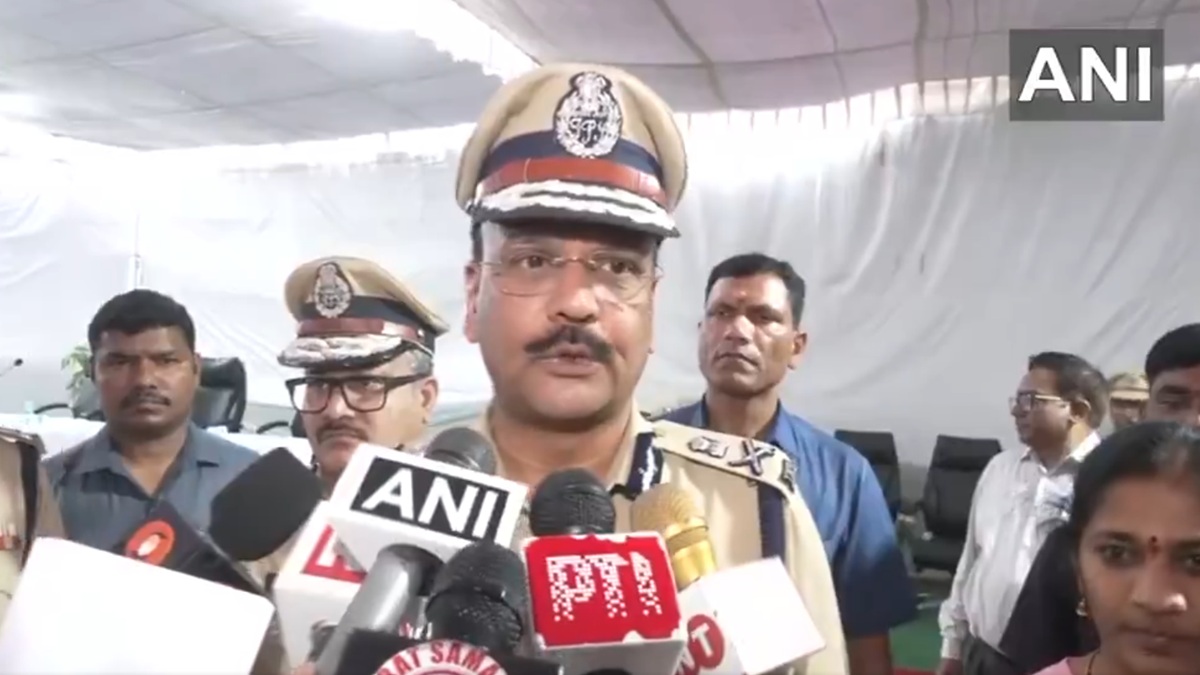 तेलंगाना में माओवाद को तगड़ा झटका: 47 अंडरग्राउंड कैडर का सामूहिक सरेंडर, 32 हथियार-515 राउंड कारतूस भी सौंपे