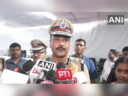 तेलंगाना: नक्&zwj;सल&zwj;ियों के 47 अंडरग्राउंड कैडरों का सामूहिक सरेंडर, 32 हथियार-515 राउंड कारतूस भी सौंपे