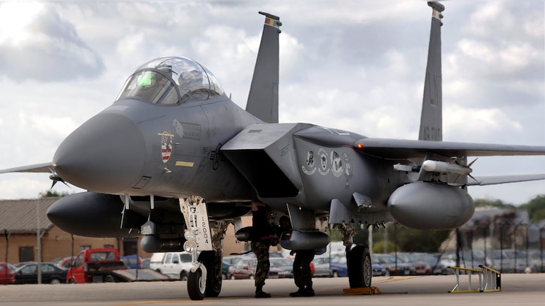 फाइटर जेट कौन उड़ाता है, कैसे होता है सेलेक्शन और क्या होती है रैंक