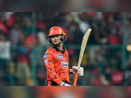 अभिषेक शर्मा का धमाका, पूरा किया छक्कों का शतक, SRH के लिए ऐसा करने वाले दूसरे बल्लेबाज बने