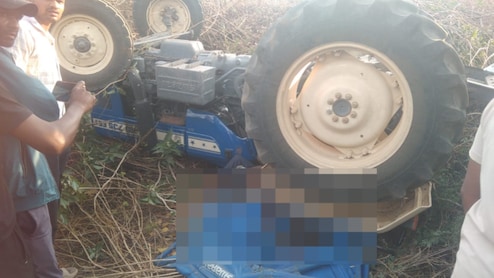 रफ्तार का कहर: गिट्टी लेने जा रहा ट्रैक्टर पलटा, इंजन के नीचे दबे एक गांव के 4 युवकों की मौके पर मौत