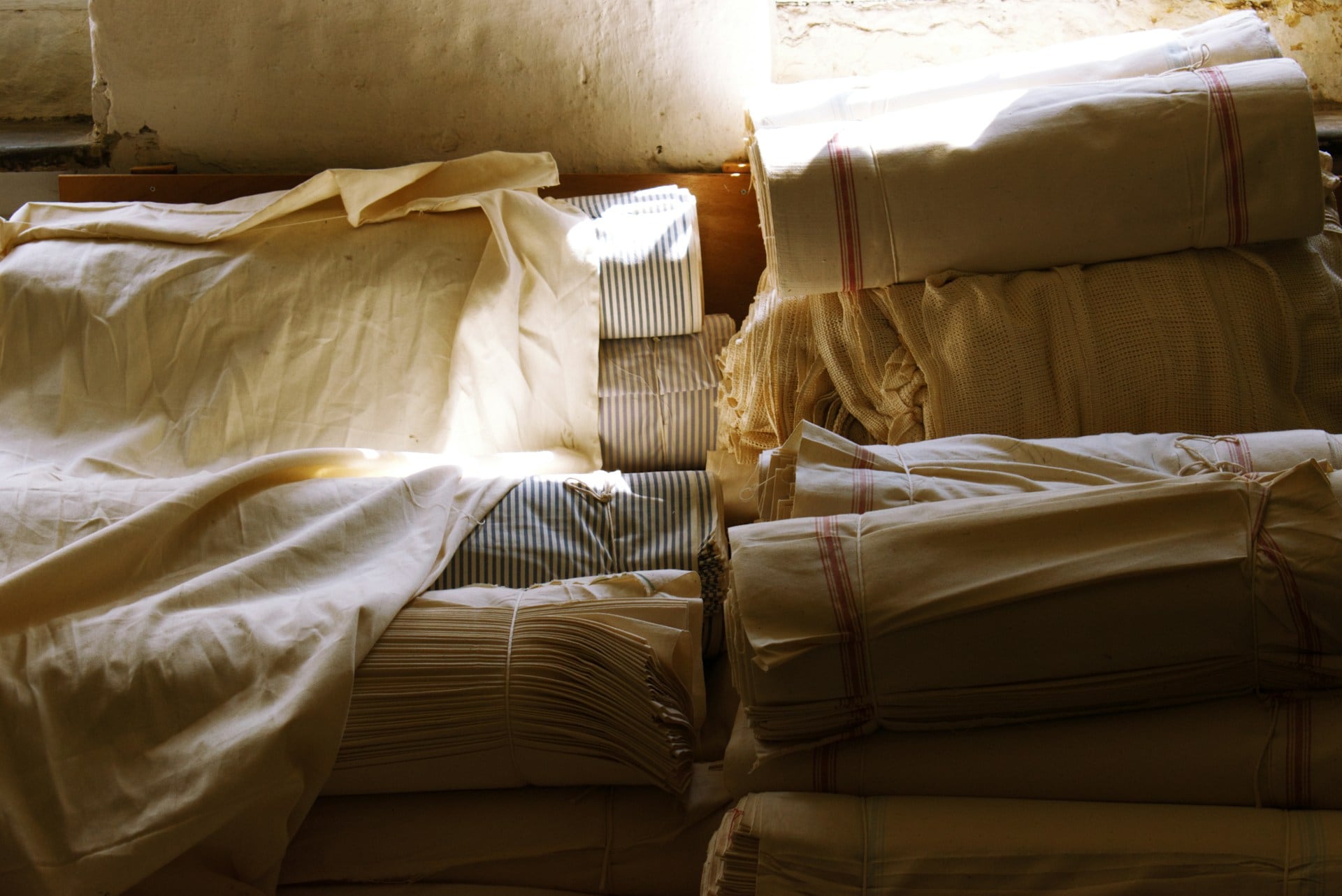 Middle East War: Surat Textile Hub Faces Sharp Rise In Input Cost; Operational Day Curbs