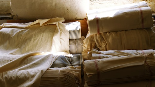 Middle East War: Surat Textile Hub Faces Sharp Rise In Input Cost; Operational Day Curbs