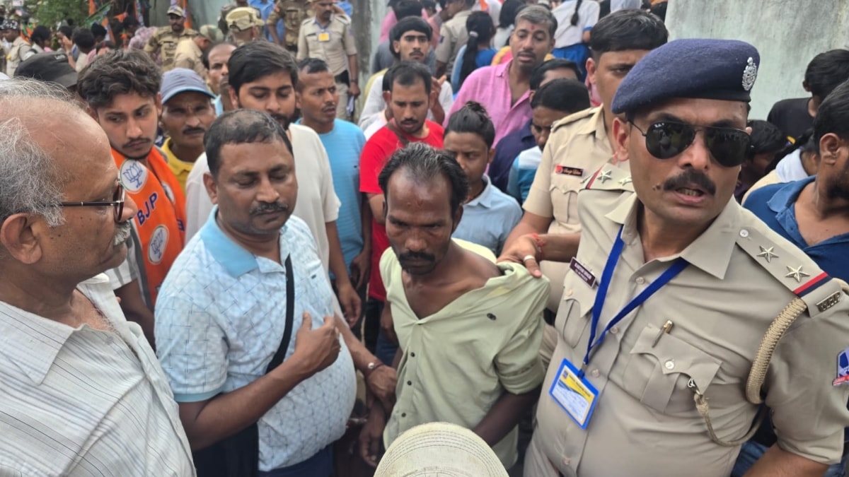 कुछ आरोपियों को पुलिस ने मौके से हिरासत में लिया